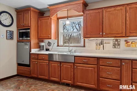 Kitchen - 38 Frontier Lk, Springfield, IL 62707 photo 3 of 3