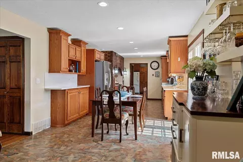 Dining - 38 Frontier Lk, Springfield, IL 62707 photo 1 of 4