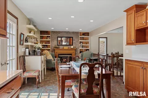 Dining - 38 Frontier Lk, Springfield, IL 62707 photo 3 of 4