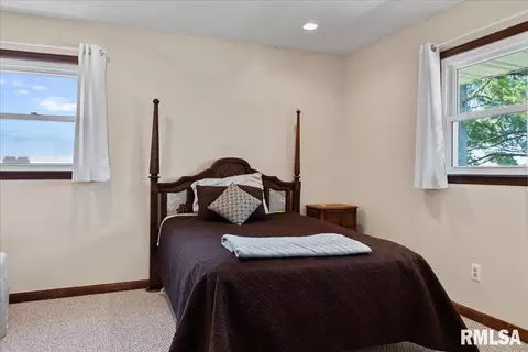 Bedroom - 38 Frontier Lk, Springfield, IL 62707 photo 5 of 6