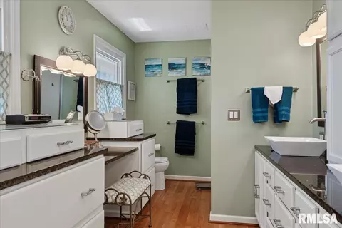Bath - 38 Frontier Lk, Springfield, IL 62707 photo 2 of 5
