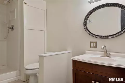 Bath - 38 Frontier Lk, Springfield, IL 62707 photo 5 of 5