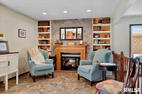 Living - 38 Frontier Lk, Springfield, IL 62707 photo 5 of 12