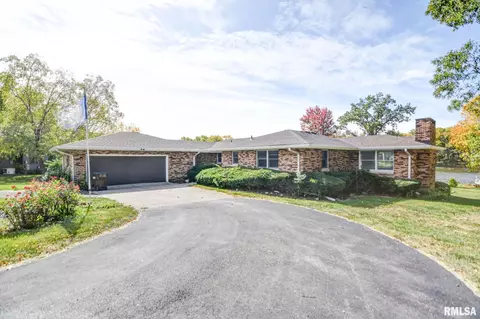 11 Wedgewood Ct, Taylorville, IL 62568