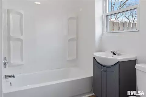 Bath - 1634 W Capitol Ave, Springfield, IL 62704 photo 1 of 1