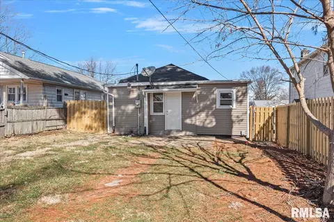 Exterior - 1634 W Capitol Ave, Springfield, IL 62704 photo 5 of 6