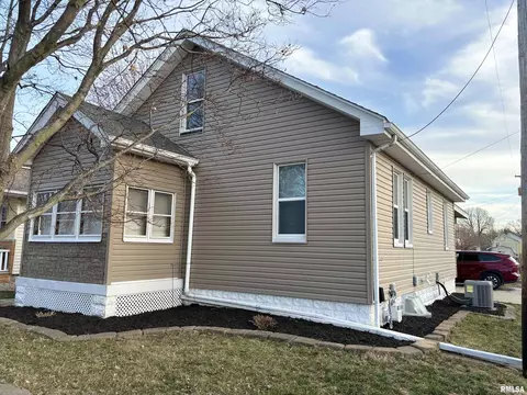 1220 Sycamore St, Quincy, IL 62301
