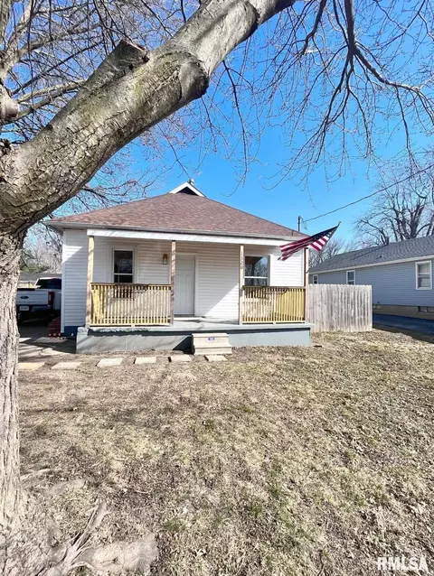 1320 S Houston St, Taylorville, IL 62568