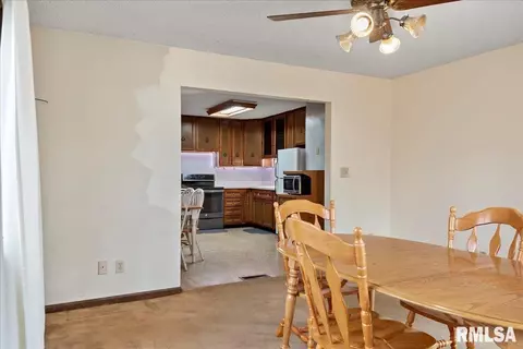 2828 Cardigan Dr, Springfield, IL 62702 photo 13
