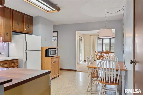 2828 Cardigan Dr, Springfield, IL 62702 photo 8