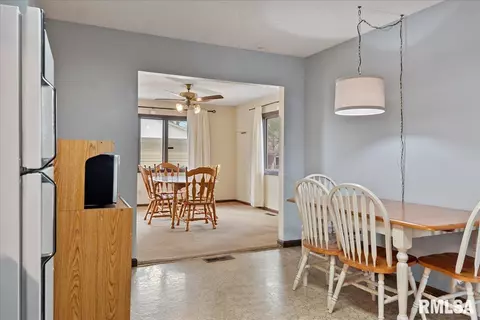 2828 Cardigan Dr, Springfield, IL 62702 photo 9