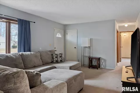 2828 Cardigan Dr, Springfield, IL 62702 photo 6