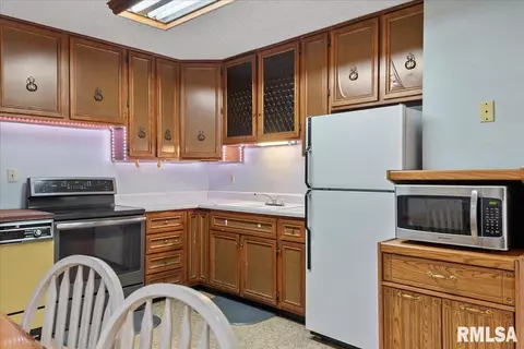 2828 Cardigan Dr, Springfield, IL 62702 photo 10