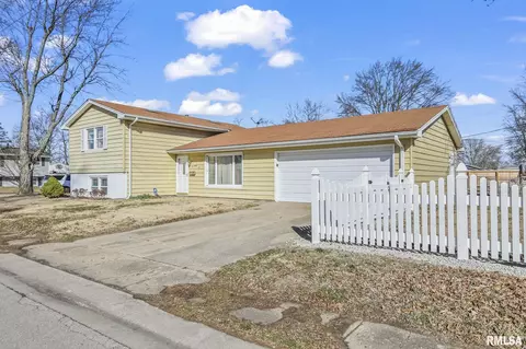 1701 Arcade Dr, Springfield, IL 62702 photo 3