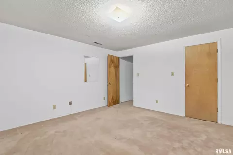 Bedroom - 290 Trillium Ln, Springfield, IL 62707 photo 8 of 9