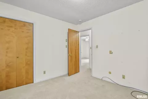 Bedroom - 290 Trillium Ln, Springfield, IL 62707 photo 6 of 9