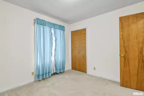 Bedroom - 290 Trillium Ln, Springfield, IL 62707 photo 5 of 9
