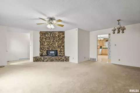Living - 290 Trillium Ln, Springfield, IL 62707 photo 1 of 2
