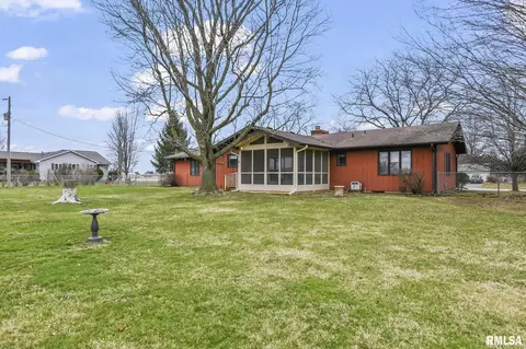 Exterior - 290 Trillium Ln, Springfield, IL 62707 photo 7 of 9