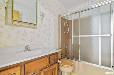 Bath - 290 Trillium Ln, Springfield, IL 62707 photo 2 of 3