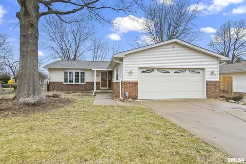 228 Saxon Dr, Springfield, IL 62704