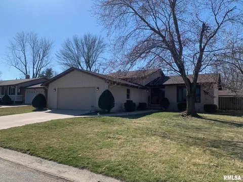 3 Mary Ln, Jacksonville, IL 62650