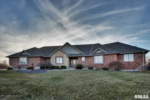 4219 Harrington Dr, Quincy, IL 62305