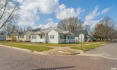 1029 Clinton St, Lincoln, IL 62656