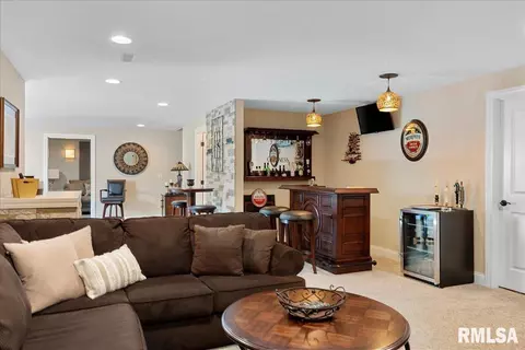 Living - 5716 Kelley Pointe Dr, Springfield, IL 62711 photo 13 of 15