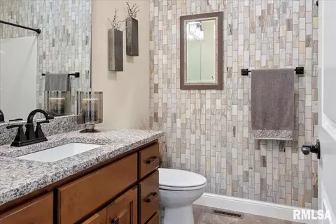 Bath - 5716 Kelley Pointe Dr, Springfield, IL 62711 photo 5 of 6