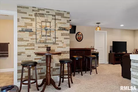 Dining - 5716 Kelley Pointe Dr, Springfield, IL 62711 photo 5 of 5