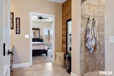 Bath - 5716 Kelley Pointe Dr, Springfield, IL 62711 photo 3 of 6
