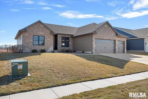 Exterior - 5716 Kelley Pointe Dr, Springfield, IL 62711 photo 2 of 11