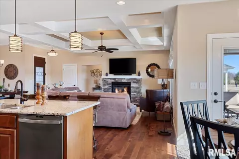 Kitchen - 5716 Kelley Pointe Dr, Springfield, IL 62711 photo 4 of 7