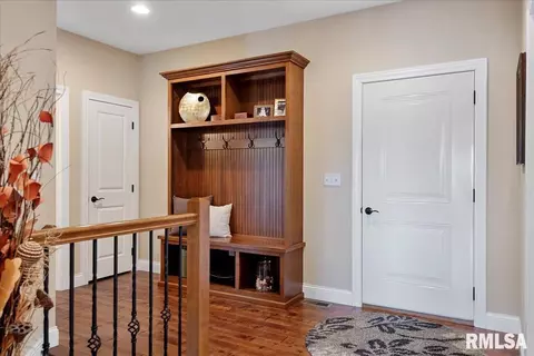 Entry Way - 5716 Kelley Pointe Dr, Springfield, IL 62711 photo 2 of 4