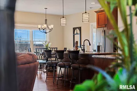 Dining - 5716 Kelley Pointe Dr, Springfield, IL 62711 photo 2 of 5