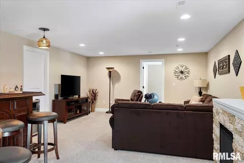 Living - 5716 Kelley Pointe Dr, Springfield, IL 62711 photo 11 of 15