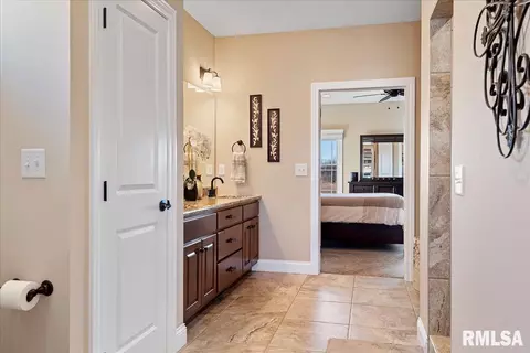 Bath - 5716 Kelley Pointe Dr, Springfield, IL 62711 photo 2 of 6