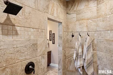 Bath - 5716 Kelley Pointe Dr, Springfield, IL 62711 photo 4 of 6