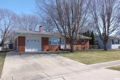 1649 N Farnham St, Galesburg, IL 61401