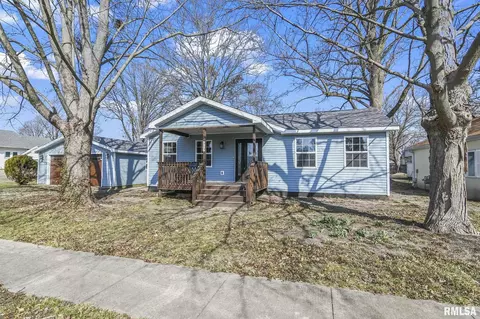 513 W Spruce St, Chatham, IL 62629