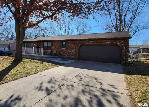 1820 Diamond Dr, Quincy, IL 62305