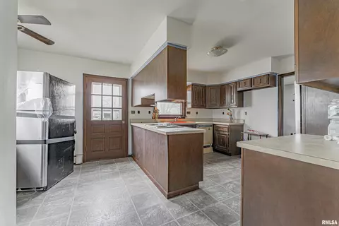 816 Pulaski St, Lincoln, IL 62656 photo 7
