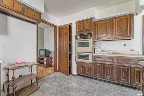 816 Pulaski St, Lincoln, IL 62656 photo 9
