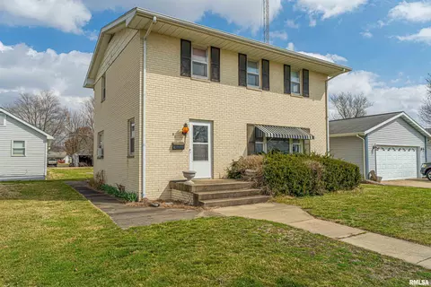 816 Pulaski St, Lincoln, IL 62656