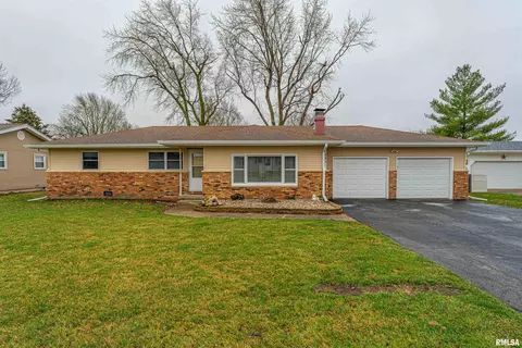 441 Beaman Dr, Illiopolis, IL 62539