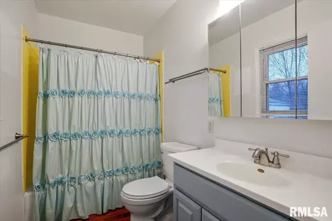 Bath - 51 Andover Dr, Springfield, IL 62711 photo 2 of 2