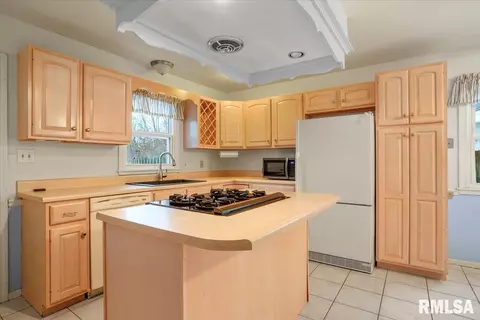 Kitchen - 51 Andover Dr, Springfield, IL 62711 photo 3 of 5