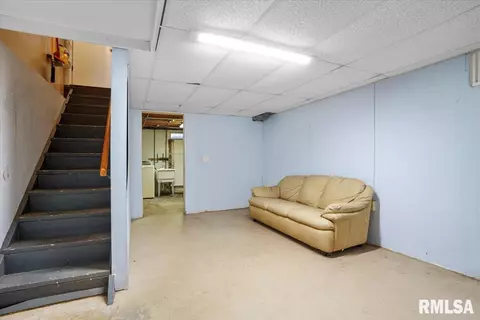 Living - 51 Andover Dr, Springfield, IL 62711 photo 3 of 3