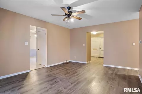 Living - 51 Andover Dr, Springfield, IL 62711 photo 2 of 3